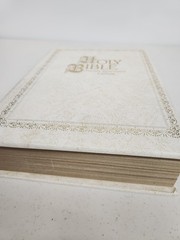 Holy Bible New King James Version Nelson 253W Red Letter Family Reference