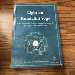 Light on History, Philosophy and Practice of Kundalini and Hatha Yoga Biedrawa