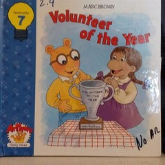 Arthur Volunteer Of The Year 2.4 ReadingLevel Casual Wear And Tear From Reading