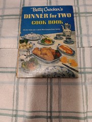 1958 BETTY CROCKER’S DINNER FOR TWO 205 Pages HC Metal Multi-ring Binding 6″x8″