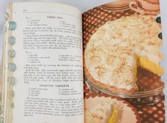Vintage Cook BookAmerican Woman’s 1940 Culinary Arts Institute Illus 815 Pgs