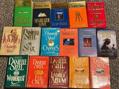 Lot of 16 DANIELE STEEL Best Seller Romance, Suspense, Mystery Paperback Books