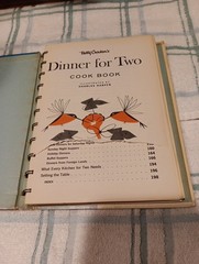 1958 BETTY CROCKER’S DINNER FOR TWO 205 Pages HC Metal Multi-ring Binding 6″x8″