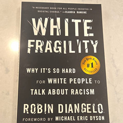 Robin DiAngelo White Fragility Trade Paperback 2018 Beacon Press English