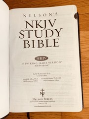 Nelson’s Study Bible NKJV 2885NB Blue Bonded Leather 1997 New King James Version