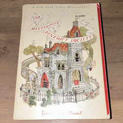 Stewart Mysterious Benedict Society Book 1 PB Little, Brown Books 2008
