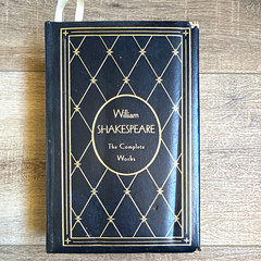Gramercy Complete Works of William Shakespeare Illustrated HC Ribbon