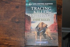 Tracing Killer Evidence Jodie Bailey Dakota K-9 Unit Large Print Paperback 2025