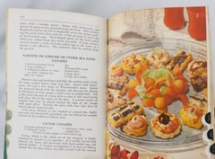 Vintage Cook BookAmerican Woman’s 1940 Culinary Arts Institute Illus 815 Pgs