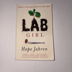 Lab Girl: A Memoir – paperback, Hope Jahren, 1101873728