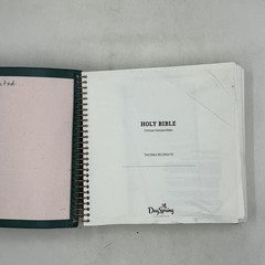 Illustrating BIBLE Holman Bible Publishers DaySpring 2017 leather bonded