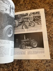 Illustrated International Harvester Tractor: Buyer’s Guide by Pripps, Robert N.