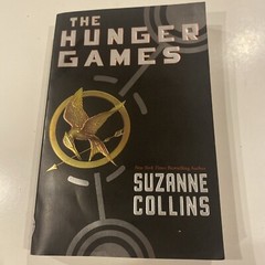 Hunger Games Ser.: The Hunger Games by Suzanne Collins Paperback