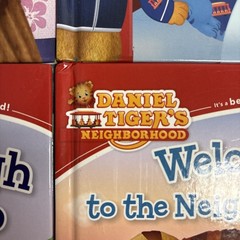 Daniel’s Little Library 12-Book set Daniel Tiger -Like NEW