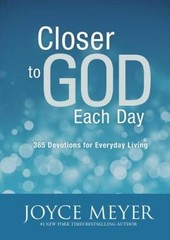 Closer to God Each Day: 365 Devotions for Everyday Living – Hardcover – GOOD