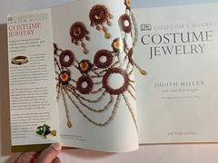 Costume Jewelry (DK Collector’s Guides)