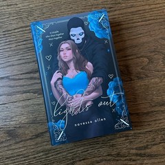 Lights Out By Navessa Allen Bücherbüchse Exclusive German Edition