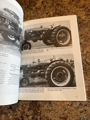 Illustrated International Harvester Tractor: Buyer’s Guide by Pripps, Robert N.