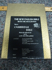 Vintage India Paper Cambridge Cameo 1972 Bonded leather Cover in original box