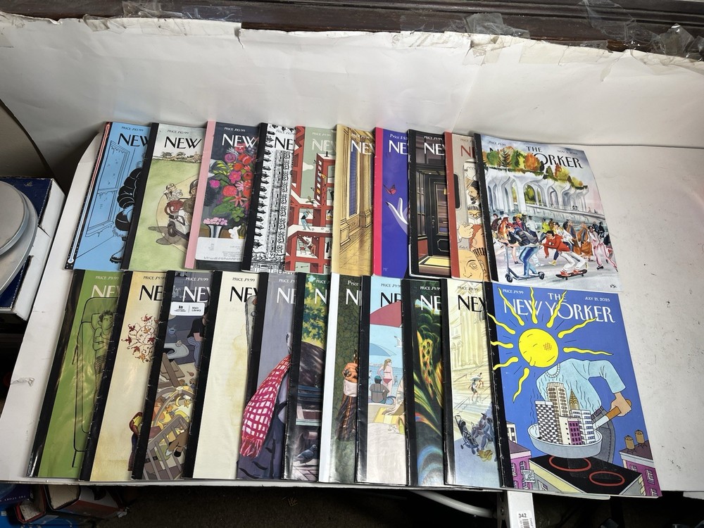 Lot of 21 New Yorker Magazine: 2026/ 2025 Mixed Dates Ex-Library Read For Dates