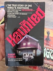 Haunted : The True Story of One Family’s Nightmare by Robert Curran (1988, Mass