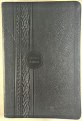 MEV Bible Thinline Reference Black Red Letter USA Print Clean Text