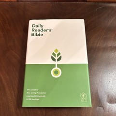Daily Reader’s Bible NLT New Living Translation 365 Readings Tyndale HC 2015