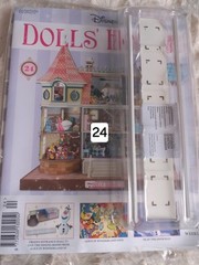 Disney Dolls House Magazine Issue 24, Frozen, Alice in wonderland, Olaf figurine