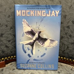 The Hunger Games Ser.: Mockingjay (Hunger Games, Book Three) by Suzanne Collins