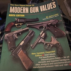 Gun Digest Book Of Modern Gun Values Ninth Edition 560 Pages Great Reference