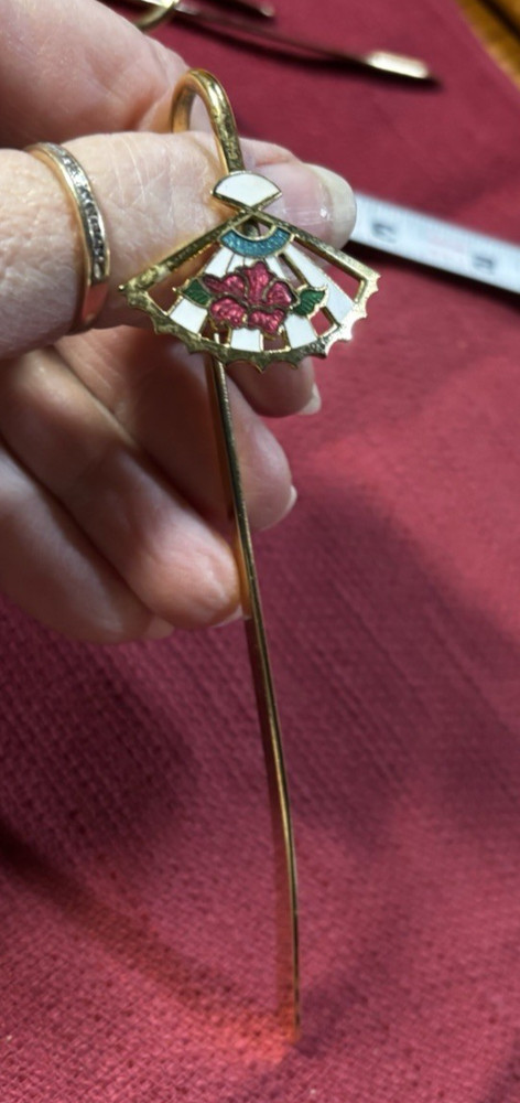 VINTAGE Gold Enamel Fan Bible Book Mark 5.75” White Rose Emerald Made in Taiwan