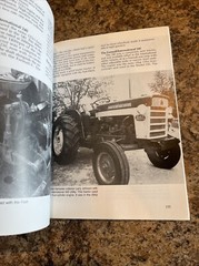 Illustrated International Harvester Tractor: Buyer’s Guide by Pripps, Robert N.