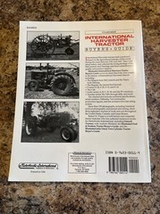 Illustrated International Harvester Tractor: Buyer’s Guide by Pripps, Robert N.