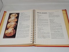 Vtg Betty Crocker’s Cookbook New and Revised Edition 1978 Spiral Binding Golden