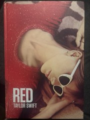 Taylor Swift Red OFFICIAL OVERSIZED COFFEE TABLE HARDCOVER PHOTO BOOK 2012 RARE
