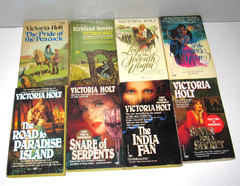 Lot of 8 vintage Victoria Holt gothic novels PB Romantic Suspense