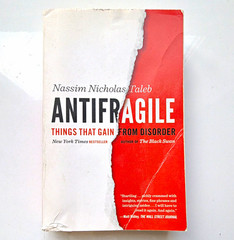 Nassim Nicholas Taleb Antifragile: Things That Gain from Disorder 2014 PB