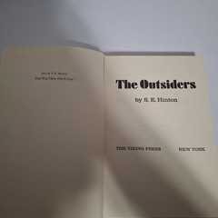 THE OUTSIDERS by S. E. HINTON 1967 Reinforced Binding VIKING PRESS Ex Libris