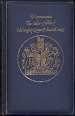 Royal : Her Majesty Queen Elizabeth II – hardcover Lacey Robert