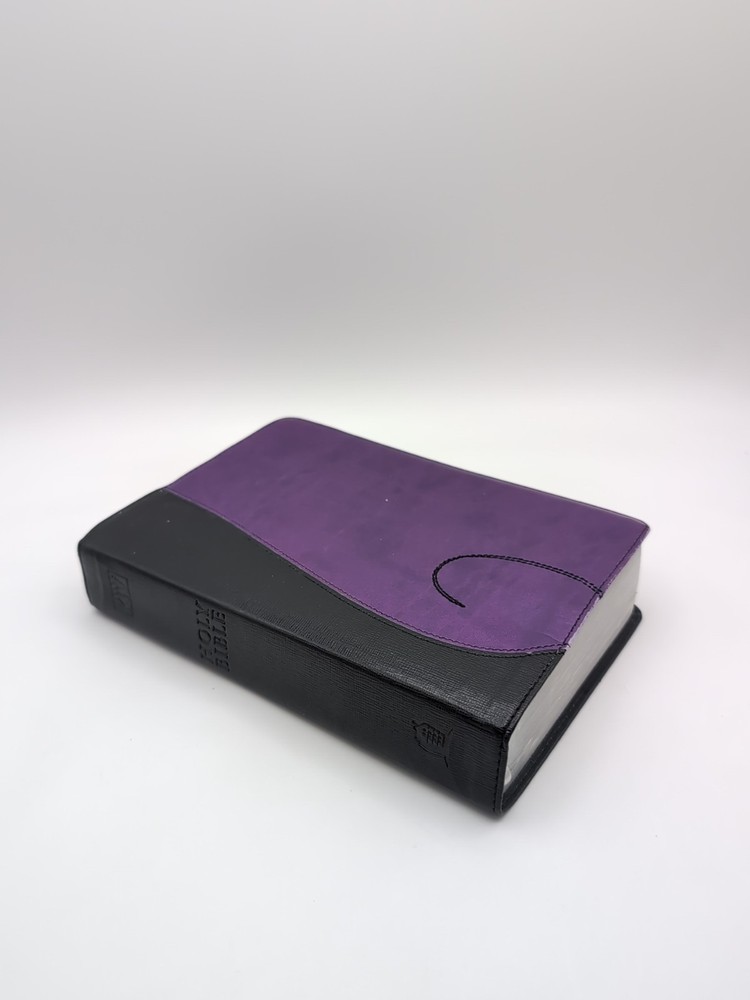 Personal Size Giant Print Reference Bible by Thomas Nelson Publishing Staff…