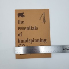 The Essentials of Handspinning by Mabel Ross ( Paperback 1980 ) 40 Pages