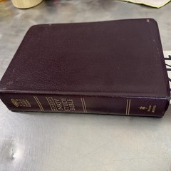 Nelson’s NKJV Study Bible 2885NBG Gilded Bonded Leather