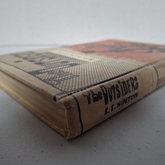 THE OUTSIDERS by S. E. HINTON 1967 Reinforced Binding VIKING PRESS Ex Libris