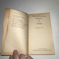 Mistress of Mellyn Victoria Holt vintage gothic romance suspense 1969 paperback