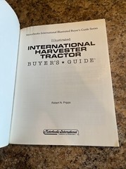 Illustrated International Harvester Tractor: Buyer’s Guide by Pripps, Robert N.