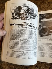 Illustrated International Harvester Tractor: Buyer’s Guide by Pripps, Robert N.