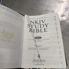 Nelson’s NKJV Study Bible 2885NBG Gilded Bonded Leather