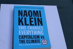 This Changes Everything: Capitalism vs. the Climate by Klein, Naomi Paperback