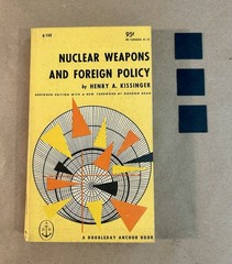 Henry Kissinger-Nuclear Weapons and Foreign Policy- Doubleday Anchor Book-1958