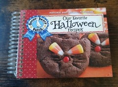 Gooseberry Patch Our Favorite Halloween Recipes Book 2012 Spiral Bound 6″x4.25″